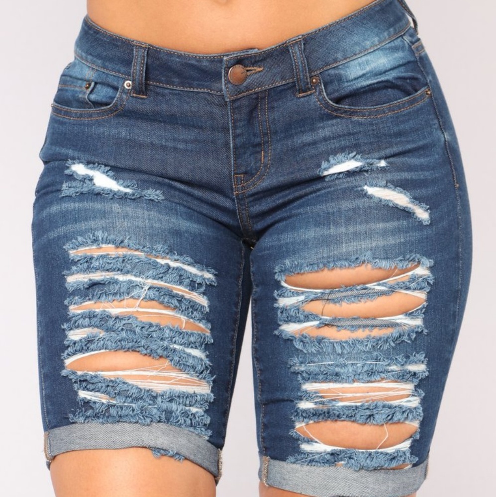 Fashion Nova Bermuda Shorts size Large